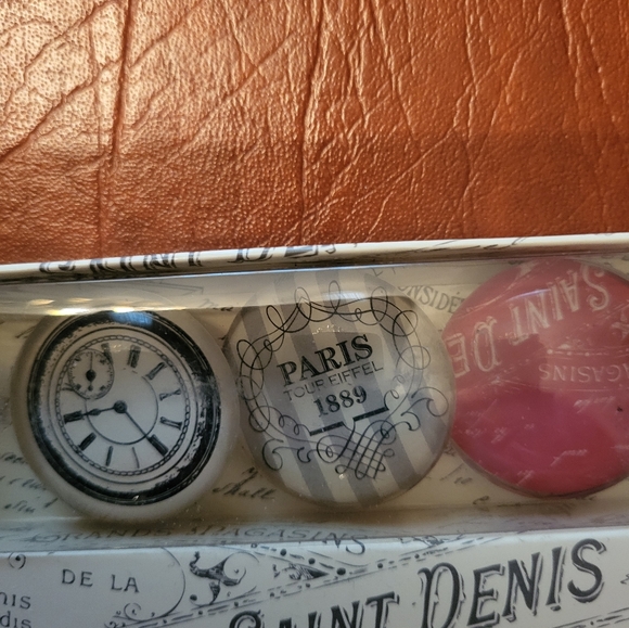 NWT! Set of 2 Paris Themed Magnets! - Picture 6 of 7
